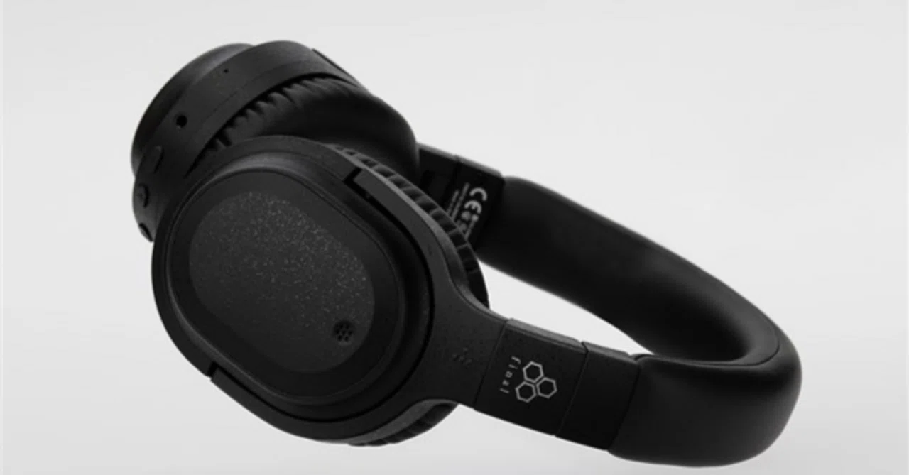 静寂の中で際立つ「声」と、広がる高音質の世界【final UX3000 SV