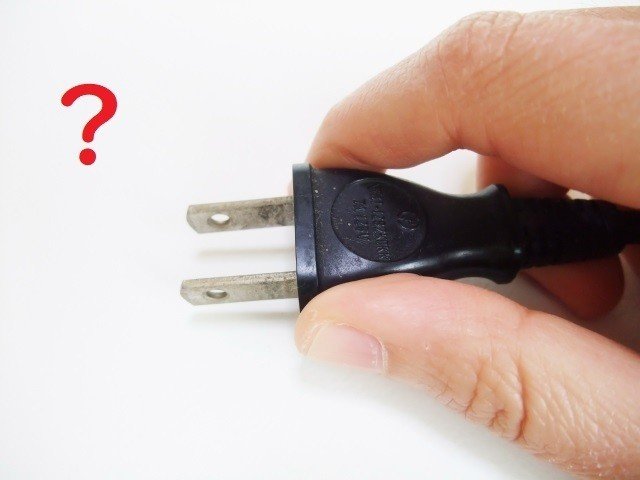 コンセントは左右の穴の長さが違う この理由を解説 オモシロなんでも雑学 公式 Note