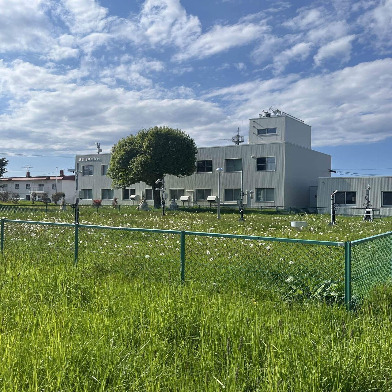 南8条東6丁目の階段⇒開店間近のニトリ網走店 #ざつ散歩｜大場 礼