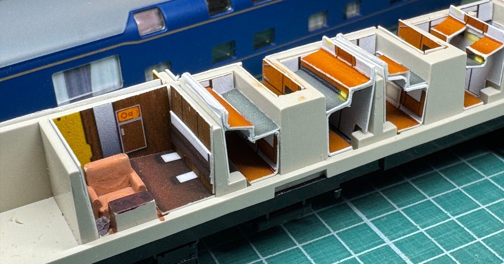 3007 北斗星 ロイヤル・ソロ「オロハネ25-500」内装クラフトシート取付