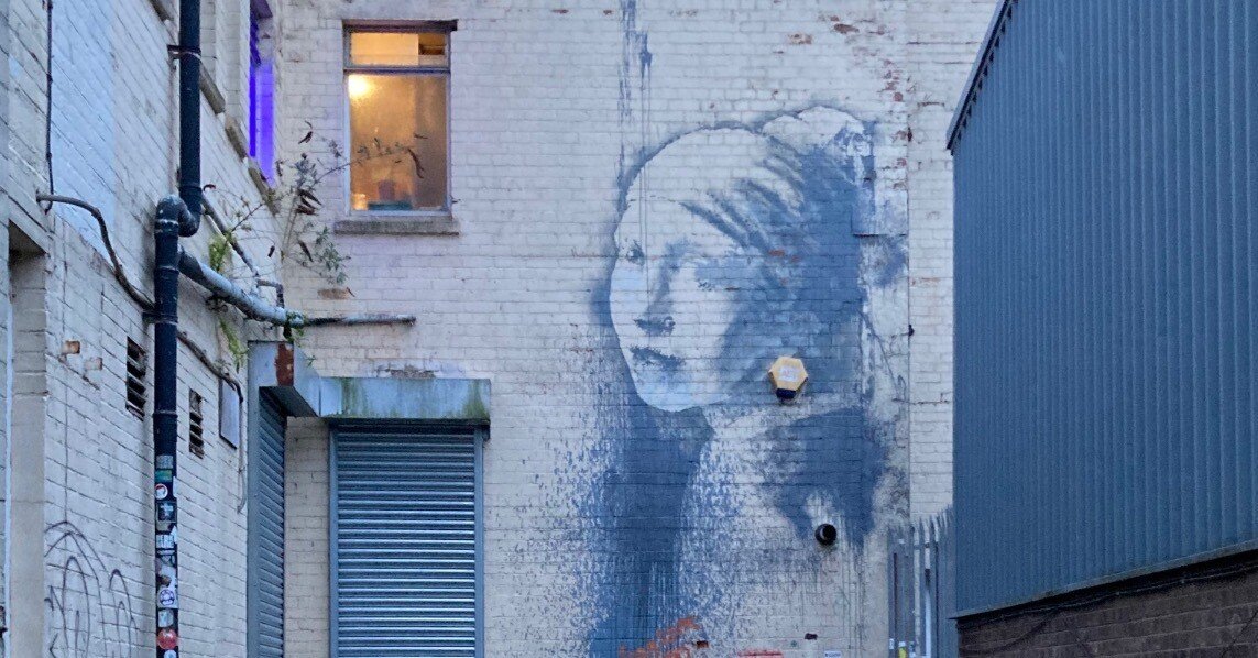 Banksy in Bristol ③Girl with a Pierced Eardrum 邦題「イヤードラム