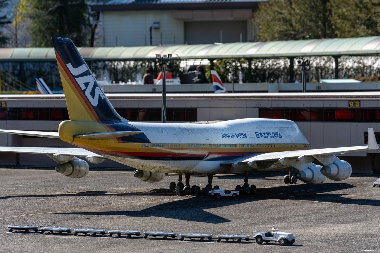 東武ワールドスクウェア」のミニチュア成田空港と飛行機が