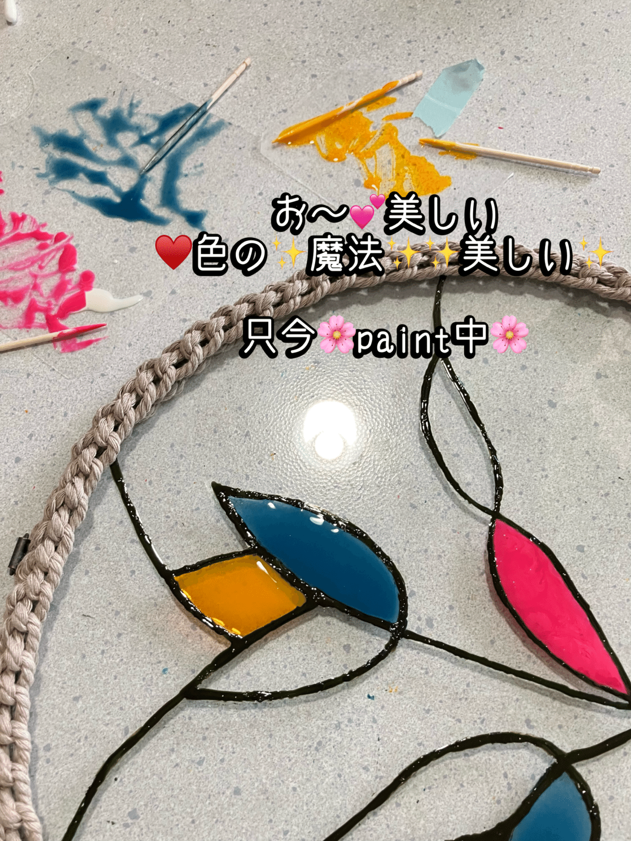 ハンドメイドのステンドグラス魔女のシルエット