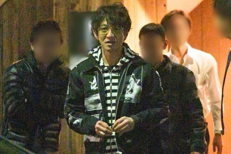 ライブ会場に中居正広の車 木村拓哉にとってソロ初となるライブの初日公演が代々木第一体育館で行われた その会場に中居正広 と思われる車があった Smap時代からあのナンバーは中居くんってファンならみ Web情報市場 Note