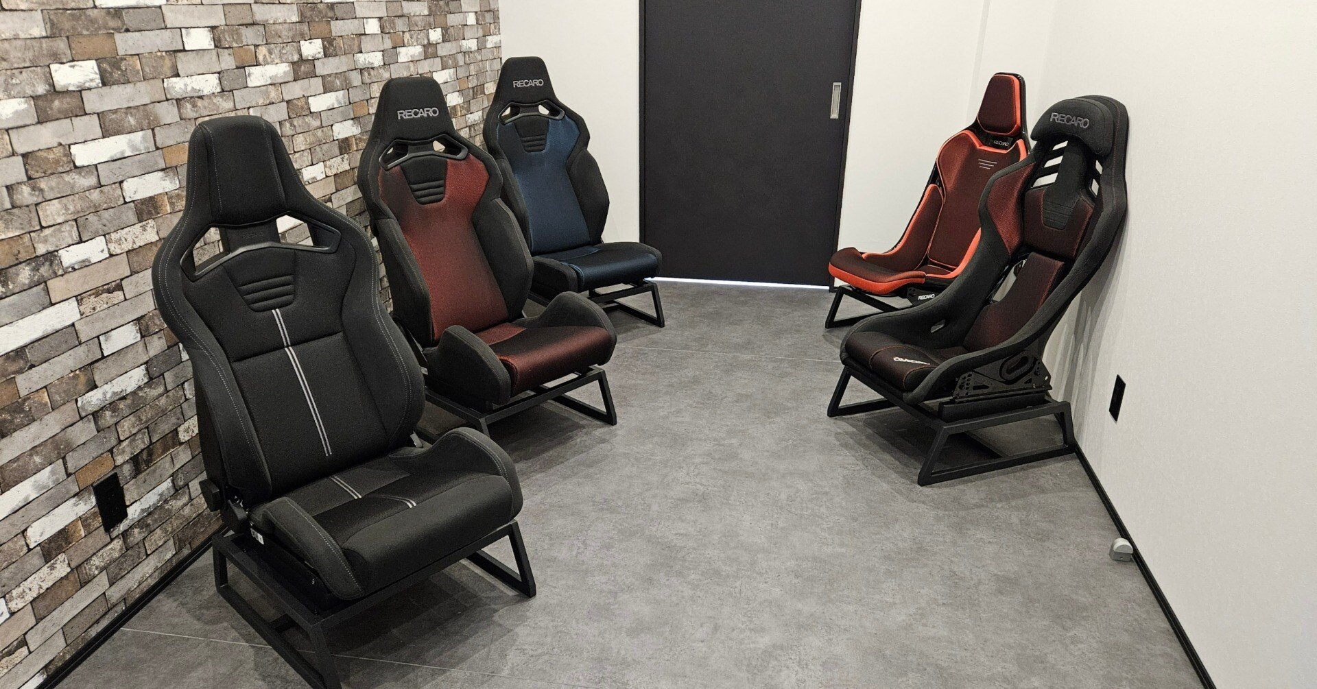 本日は無料記事！RECAROの展示スペースが完成しつつあります！！ここに