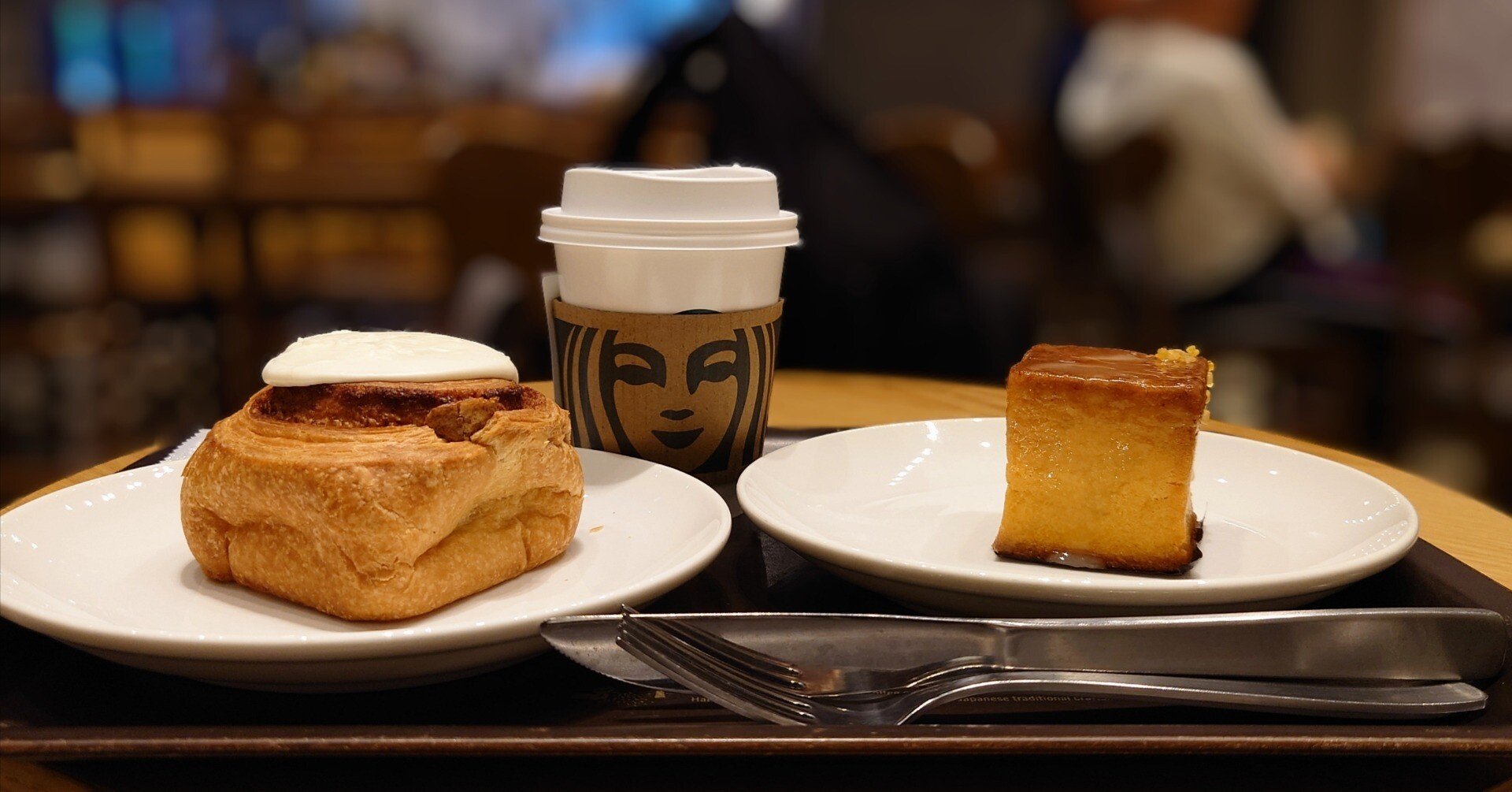 スタバ】シナモンロールとレモンキューブケーキ｜りぜし