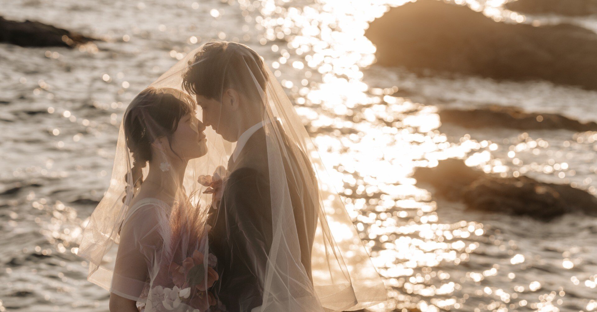 結婚式前撮り】ロマンチックなサンセットフォト&ムービー特集🌇｜THE