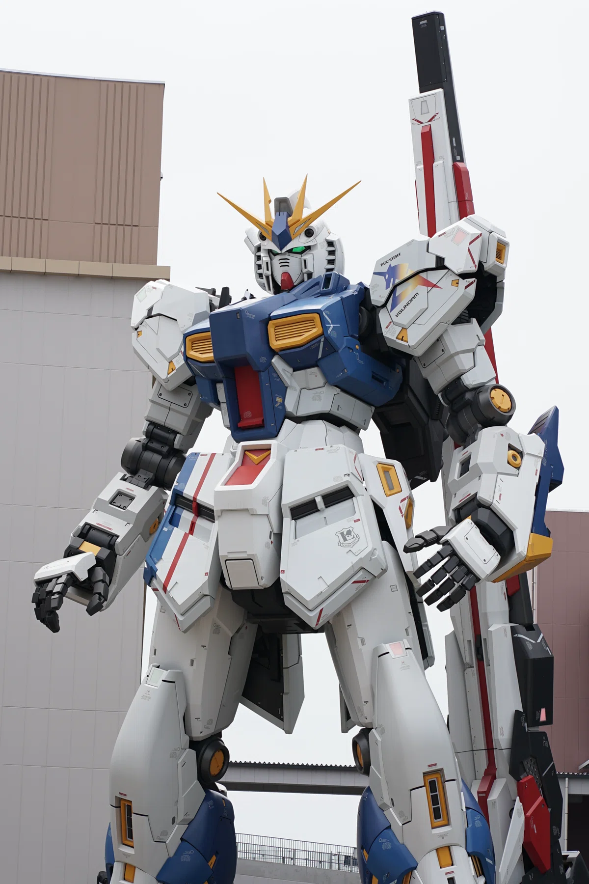 立像 実物大νガンダム立像「RX-93ff νガンダム」｜MELLOW TIMES IN THIS