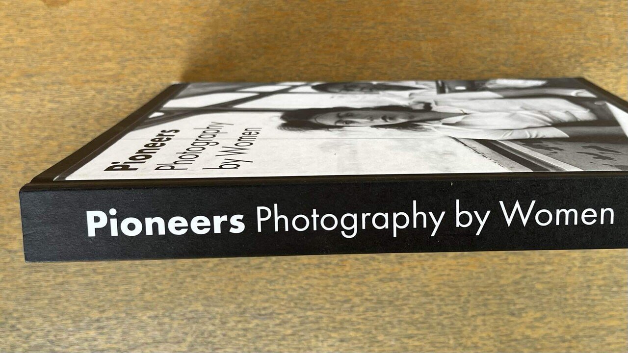 Pioneers – Photography by Women （絶版）｜IDEABOOKS JAPAN