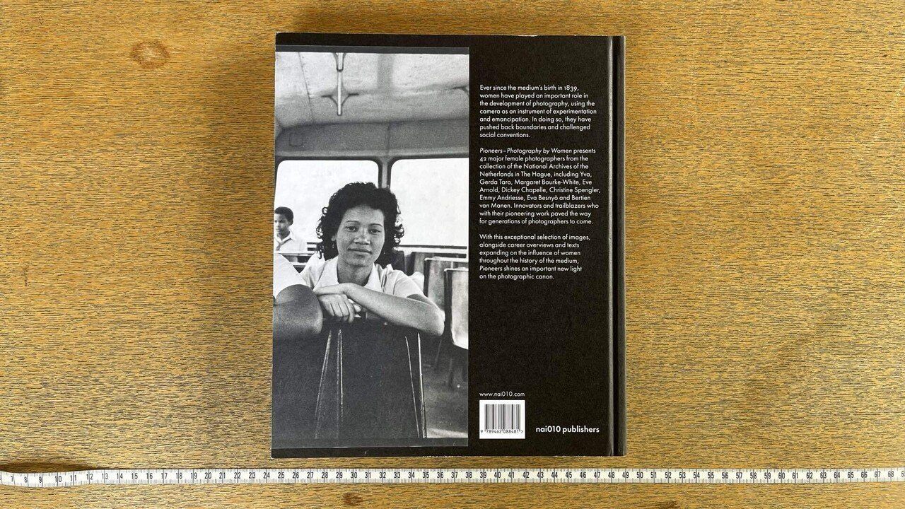 Pioneers – Photography by Women （絶版）｜IDEABOOKS JAPAN