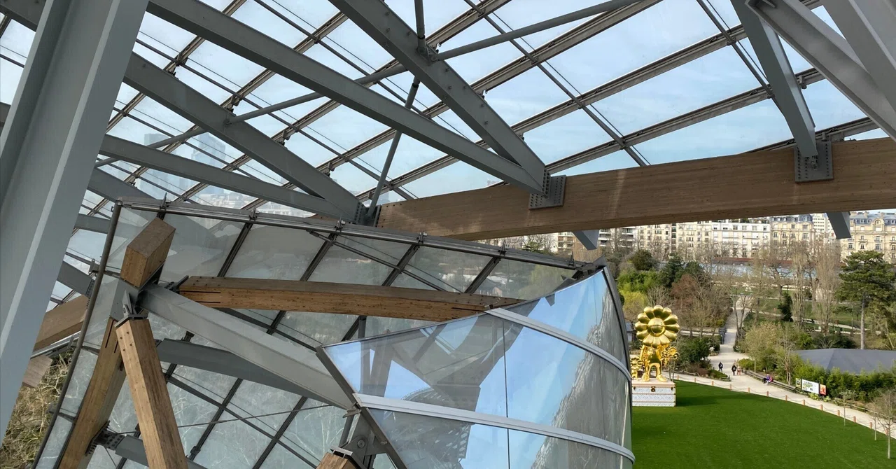 パリの海獣に会いに。FONDATION LOUIS VUITTON building by Frank 