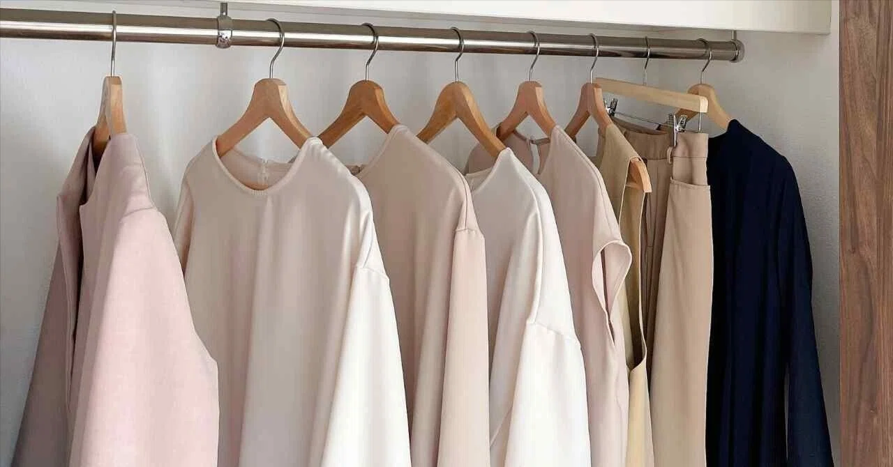 100着の服をやめて、10着で暮らす。お気に入りクローゼットの作り方 