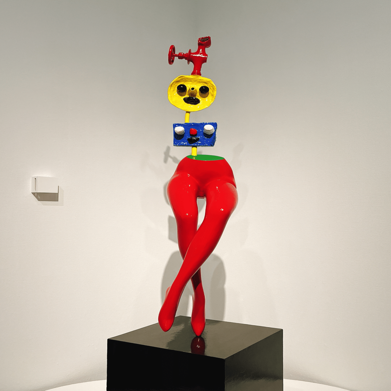 円池茂『赤衣の婦人』6号 シェル美術賞展三席入賞 フランス ル・サロン入選 毛が3本「ミロ展 Joan Miró」東京都美術館｜yuyu_0707