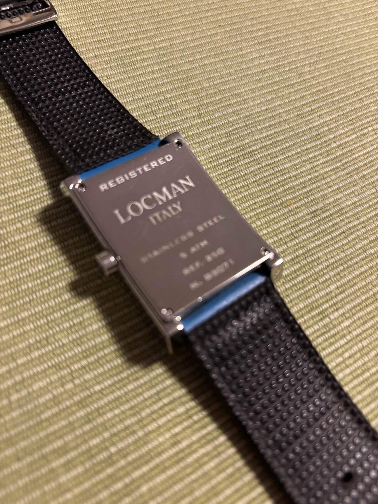 LOCMAN アナログ時計 青/ゴールド 3,000円のLOCMAN時計｜アラン藤島