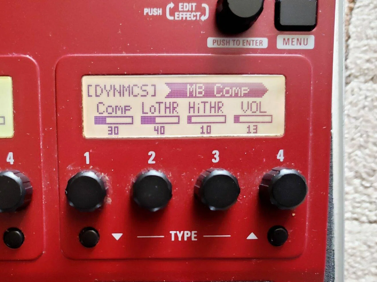 アコベの音作りに使用しているマルチエフェクター「ZOOM B3n」。今まで