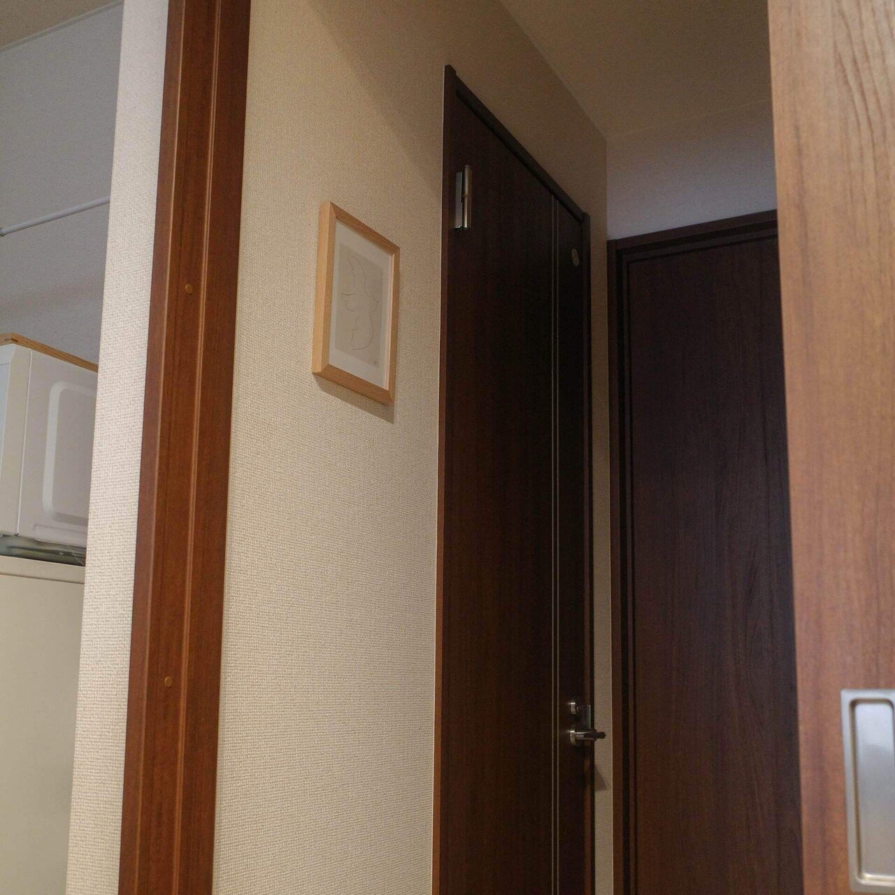 玄関に絵を飾った。心がちょっと上を向いた。｜むささび｜musasabi