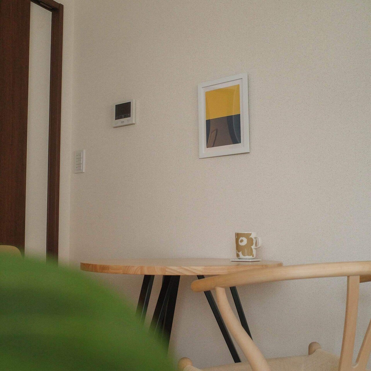 玄関に絵を飾った。心がちょっと上を向いた。｜むささび｜musasabi