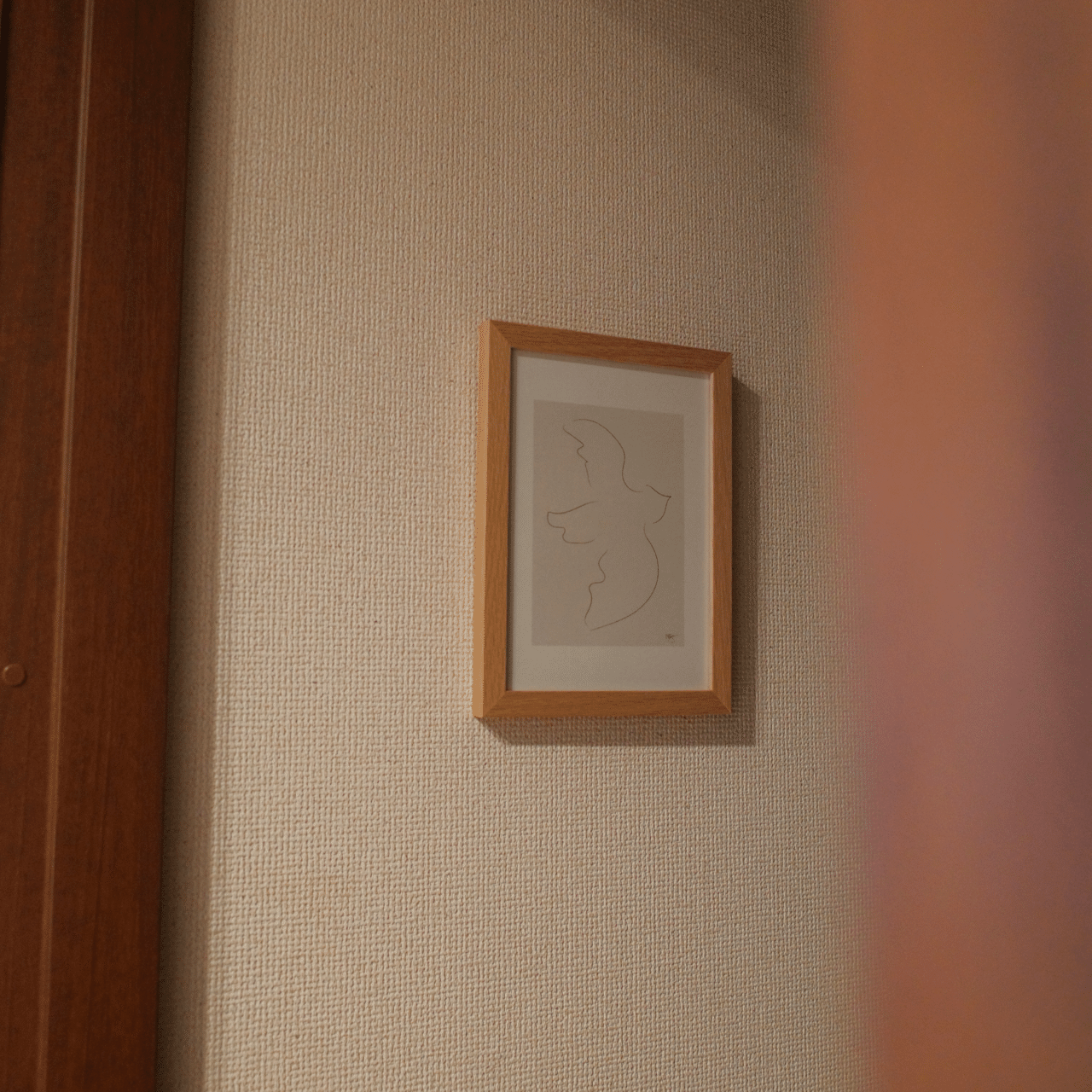 玄関に絵を飾った。心がちょっと上を向いた。｜むささび｜musasabi