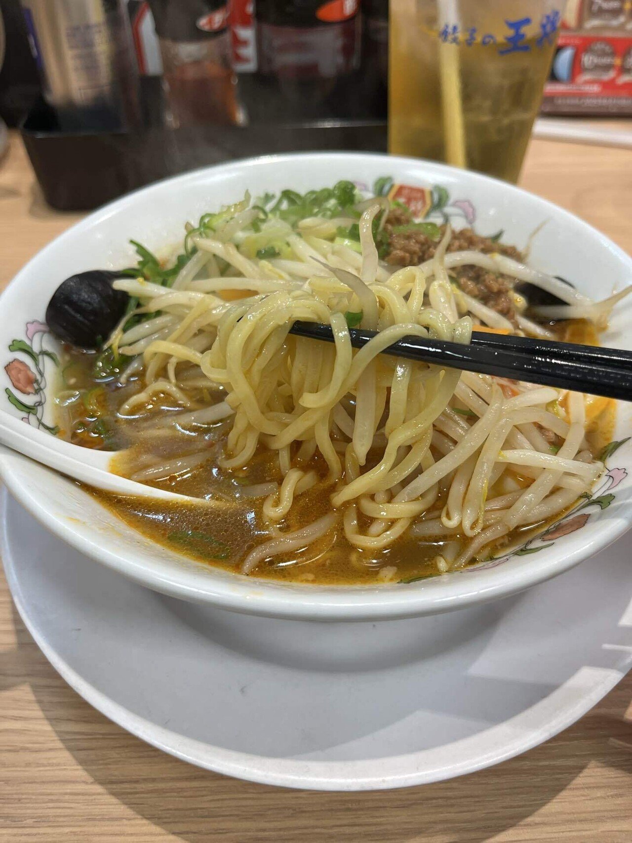 餃子の王将】6月限定 シャキシャキ野菜とピリ辛旨味の「初夏の酸辣湯麺