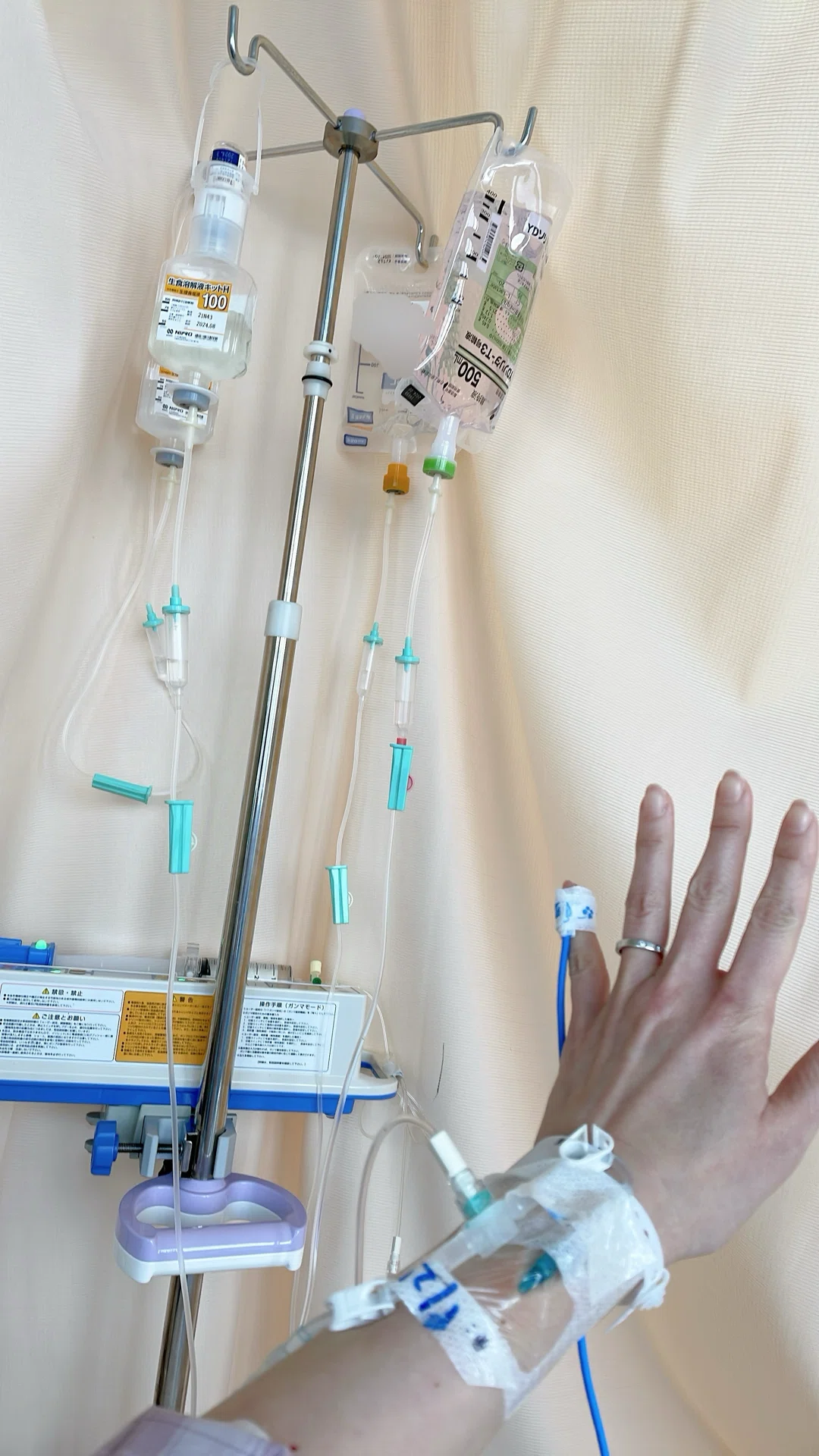 Massive Computer Set Up My Hospitalization for COVID (A Memoir)|うずくまる