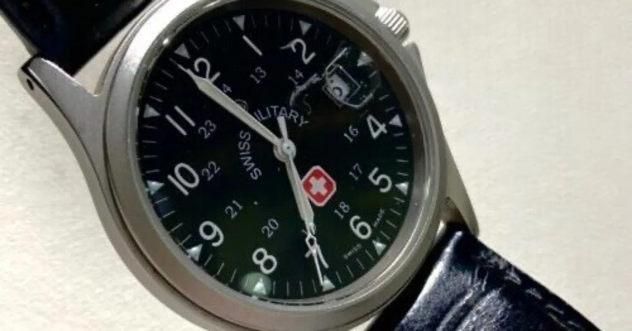 SWISS ARMY 腕時計　【稼働品・電池交換済】 SWISS MILITARY スイスミリタリー 初めての電池交換