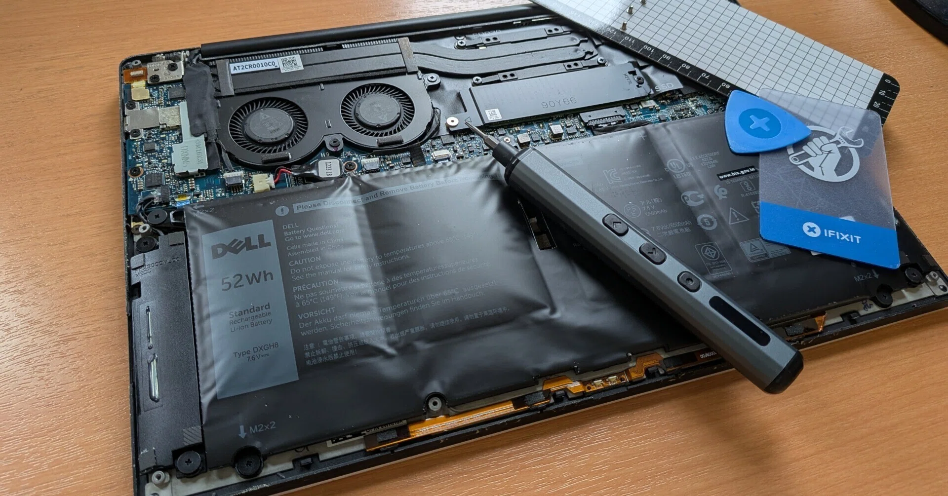 XPS13のバッテリー交換、と見せかけたイケてる電動ドライバーの紹介 XPS13のバッテリー交換、と見せかけたイケてる電動ドライバーの紹介