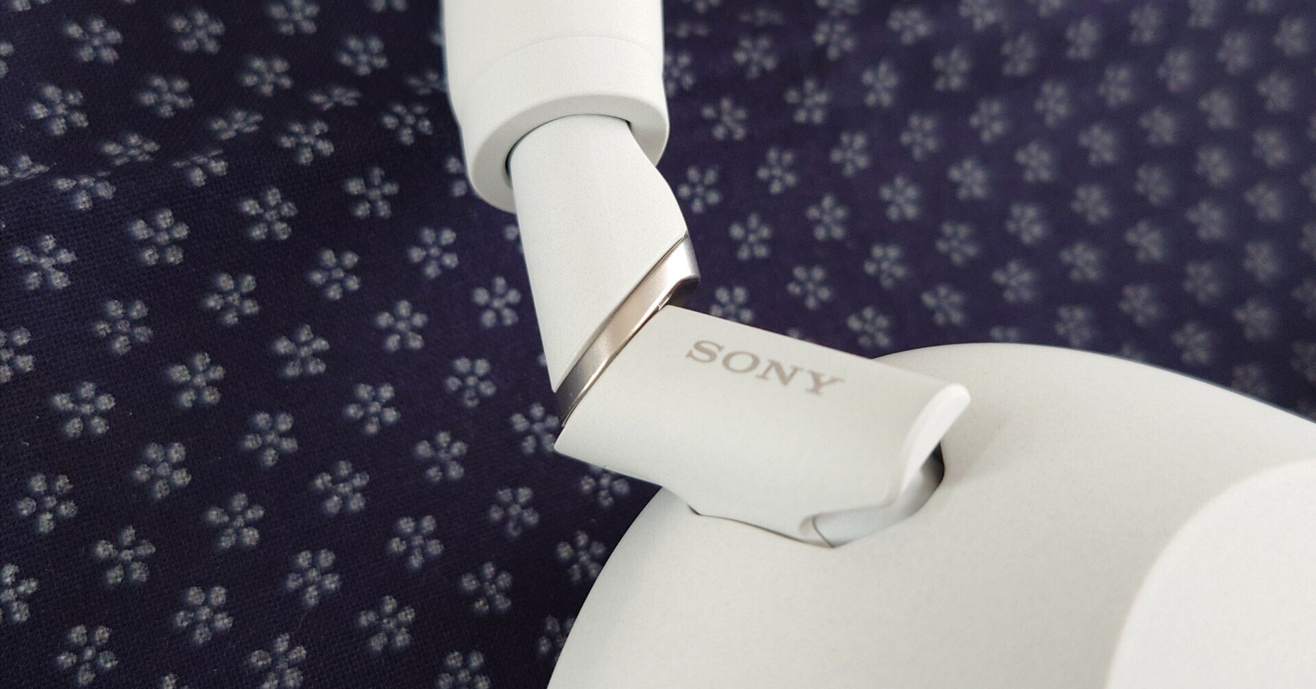 ワイヤレスヘッドホン】SONY WH-1000XM6 を購入した話｜桔紺ちや