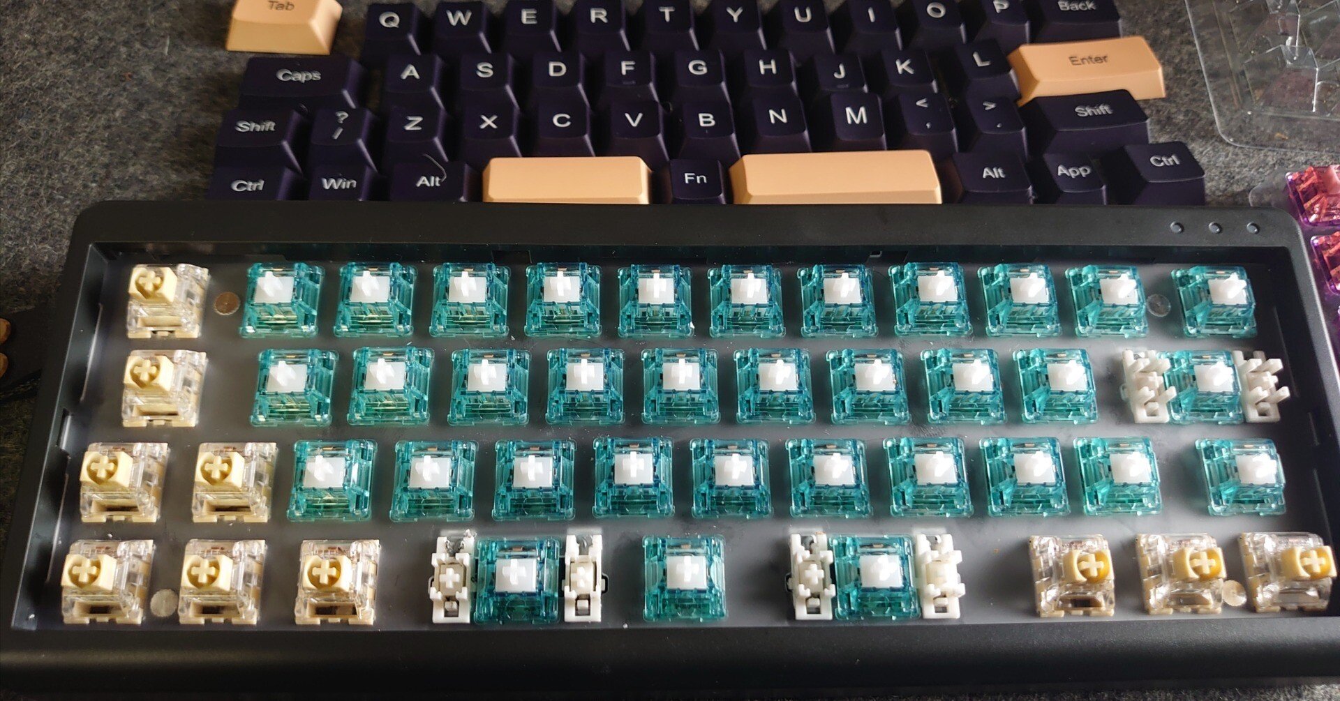 Epomaker TH40のスイッチを交換した話｜鴻上ヒロ