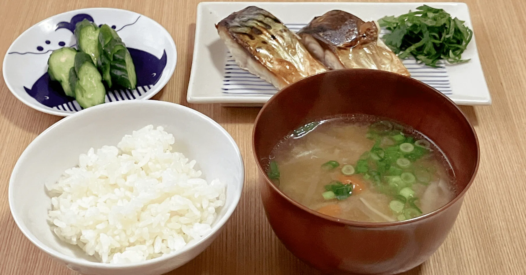 ご飯 は 左