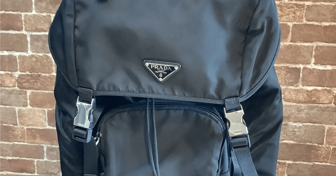 プラダ(PRADA)リュック】・ショルダーベルト黄色い粉の解説｜CORSA 鞄