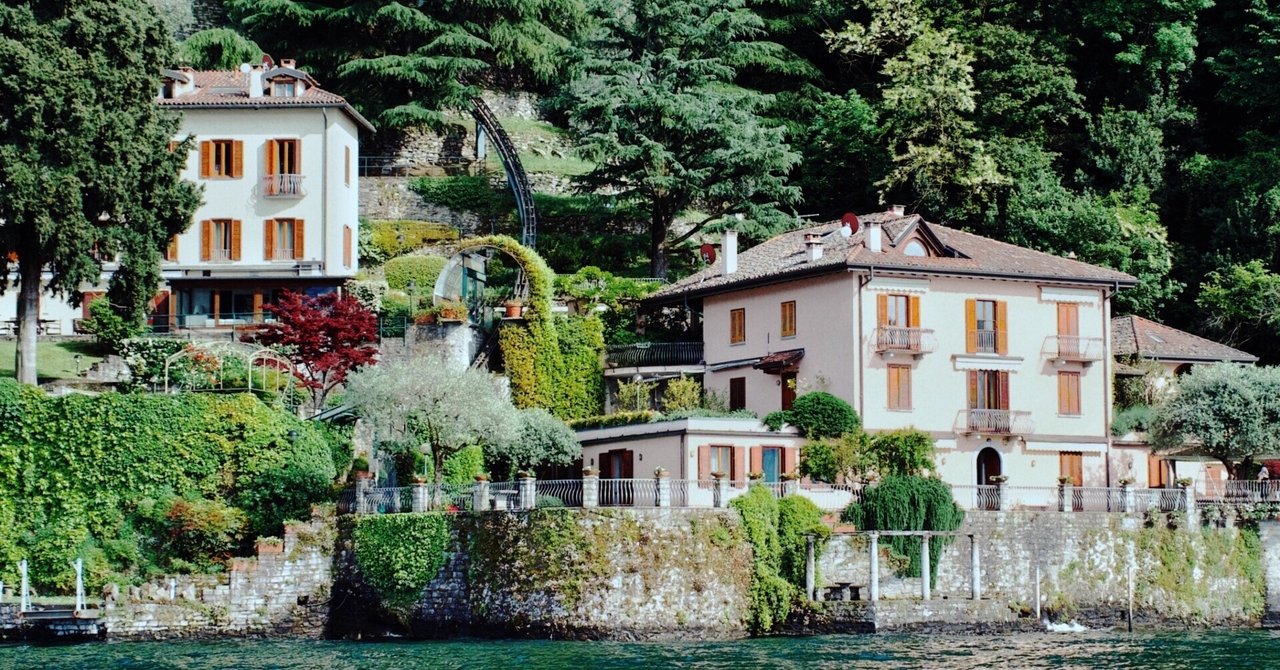 ヴィラ・メルジー(コモ湖・イタリー) コモ湖ひとりクルーズ】夢がひとつ増えた話【湖畔のVILLA写真