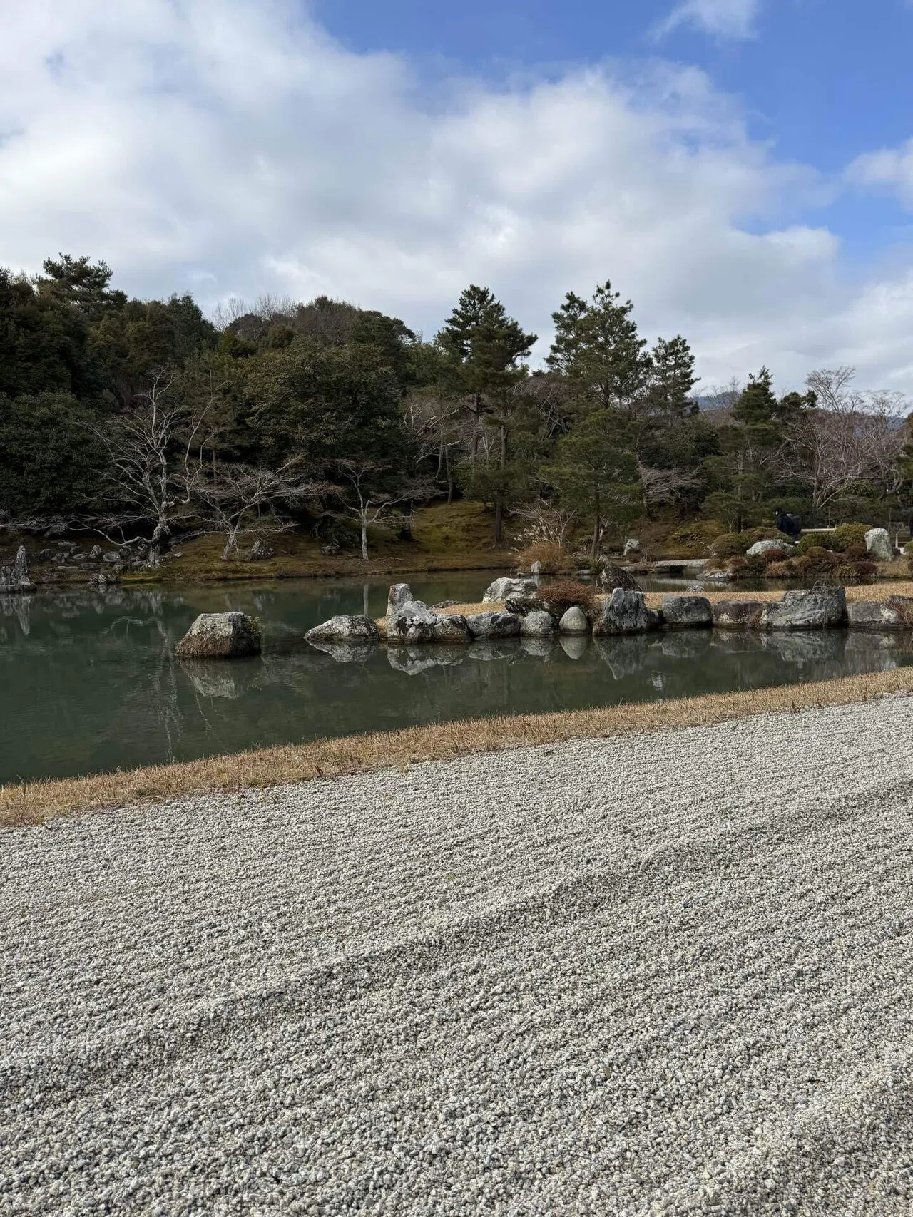 京都・天龍寺】嵐山の喧騒を忘れさせる静寂、禅の心に触れる｜Rico