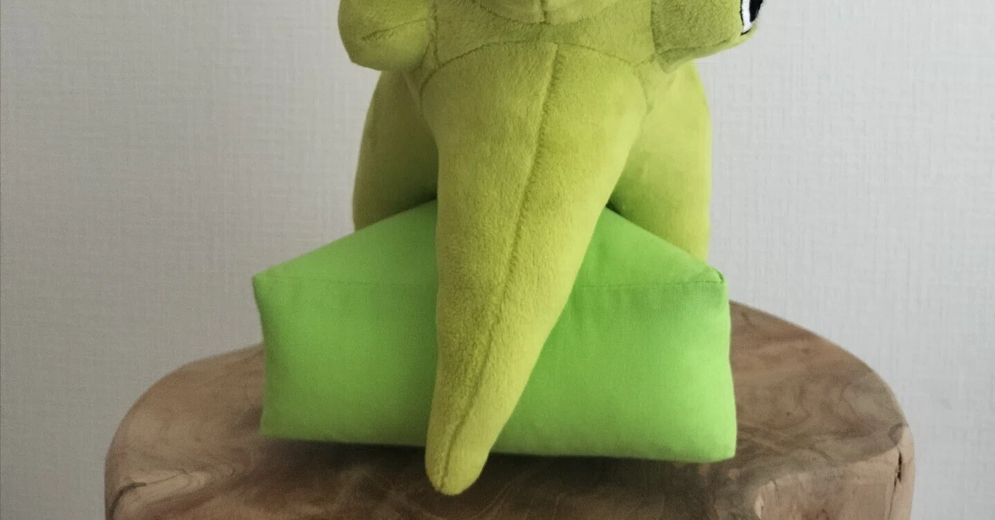 レネちゃんにクッションを作る｜K