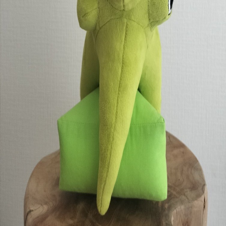 レネちゃんにクッションを作る｜K