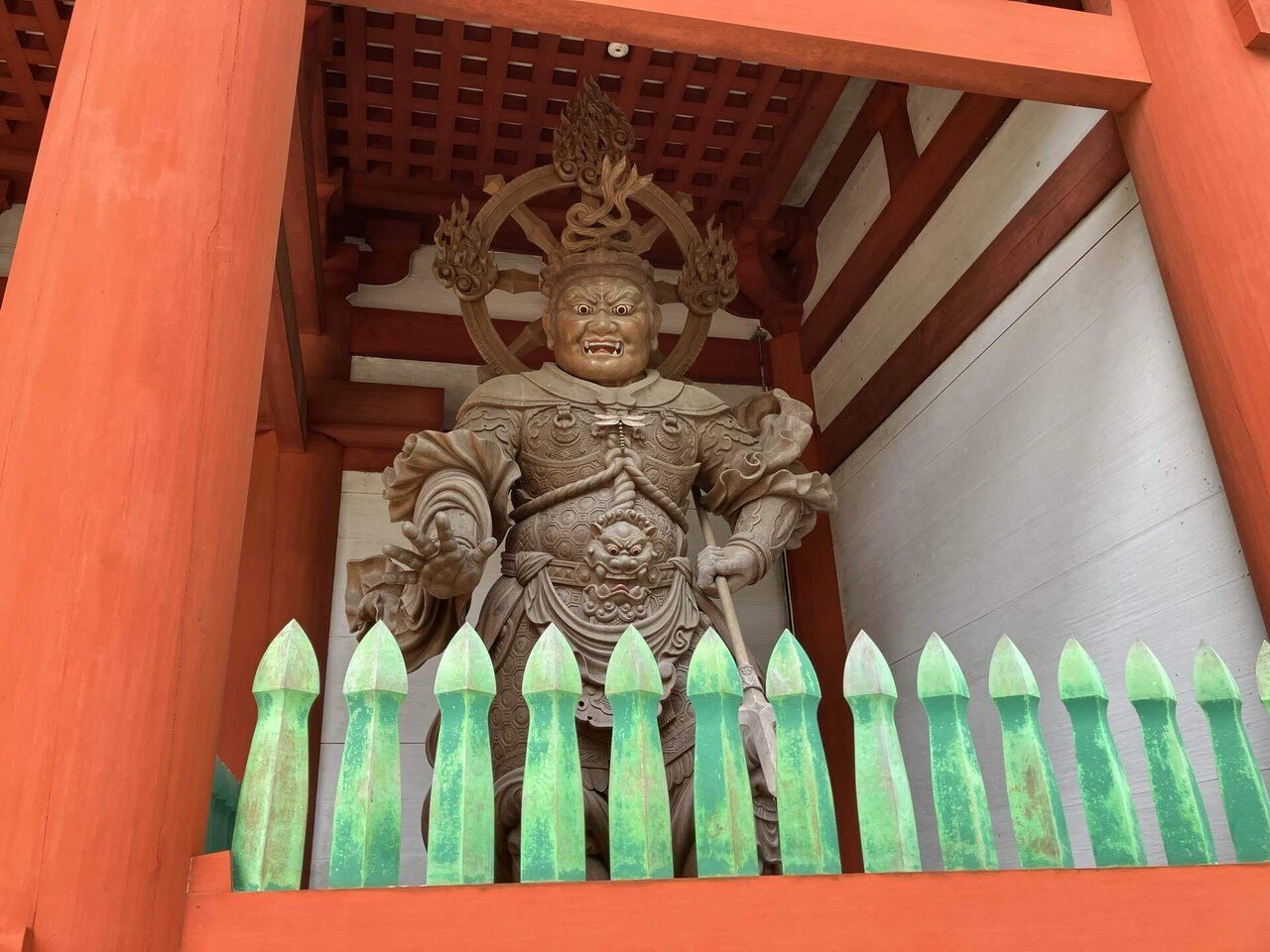 極上　観音像　696g（台込の重さ）トヒル　東さ7-0721☆2F 吉岡徳仁による巨大な光の彫刻「STAR」 東京ミッドタウン八重洲に常設