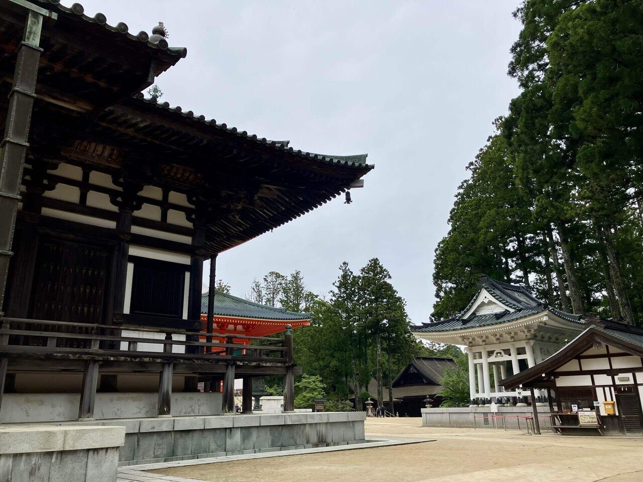 高野山で重森三玲を見たい旅：2 大門と壇上伽藍の金堂と根本大塔拝観