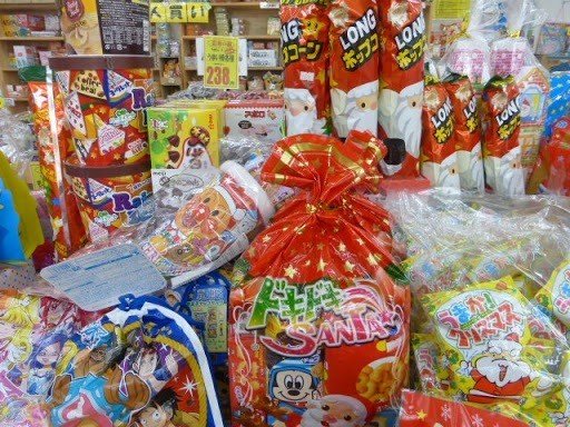 サプライズ大図鑑】机の上、お菓子まみれ。｜けんちん＠元教員エンジニア