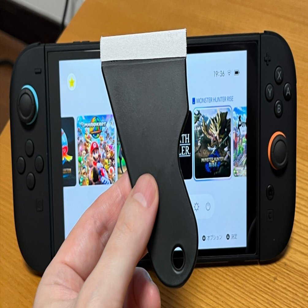 Switch2の液晶保護フィルムは絶対に失敗しない「スクレイパー付き」を