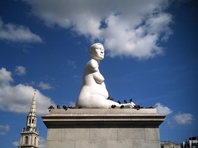 Fourth_plinth,_Trafalgar_Square,_London_-_geograph.org.uk_-_440045のコピー