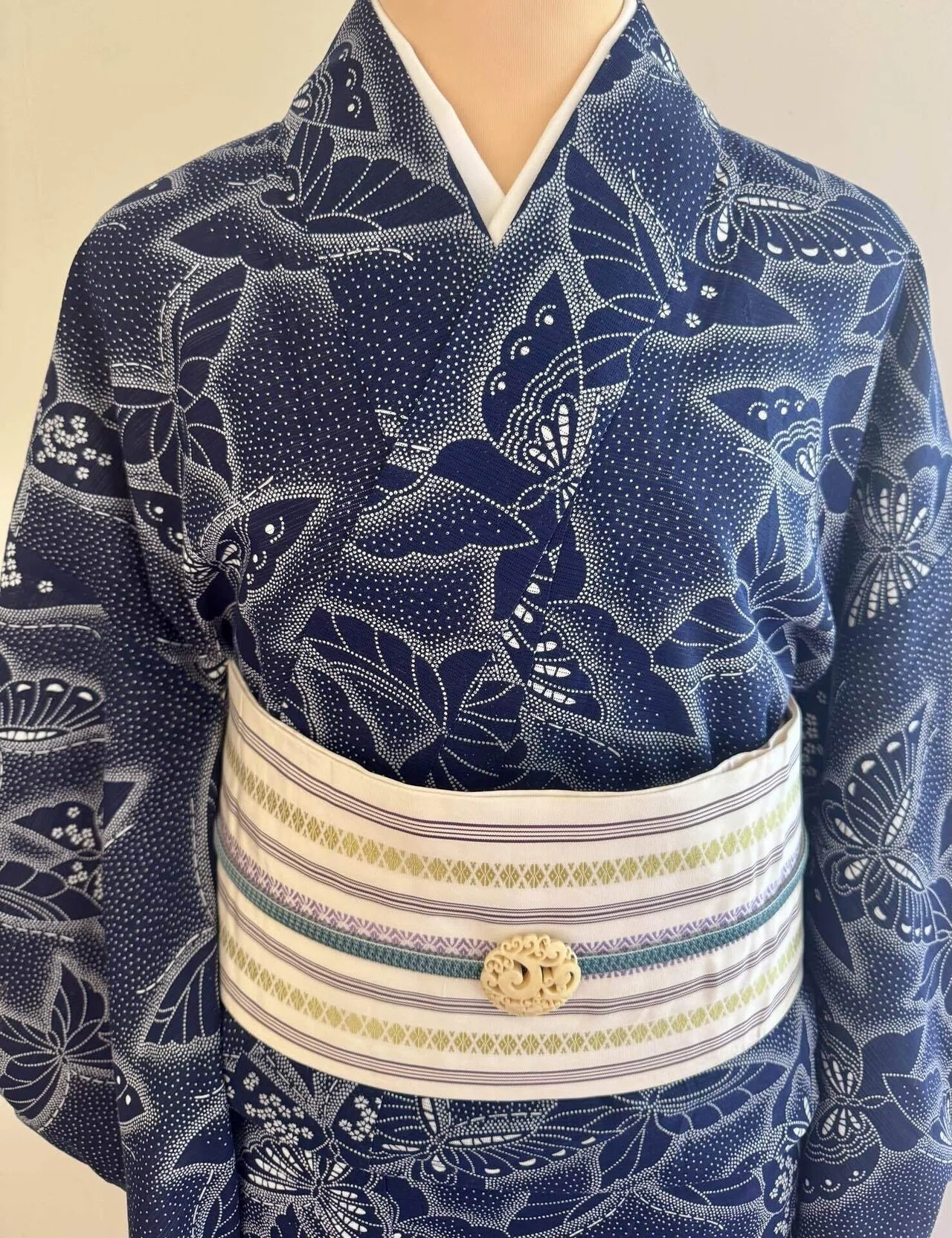 青蝶々★綿紬浴衣 手染め型染浴衣 青 レトロなパターンの蝶モチーフがモダンで個性的