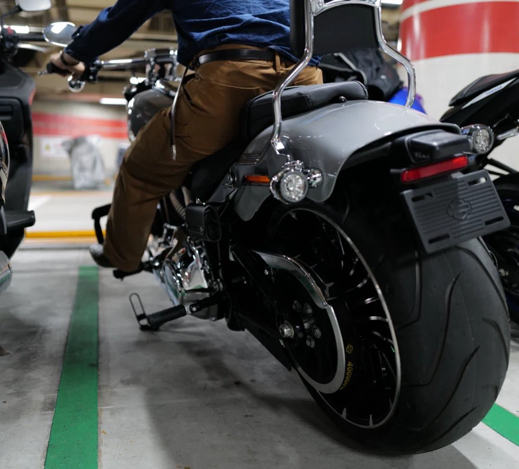 ミルウォーキーエイトは自由の調べ / HARLEY-DAVIDSON FXBR ブレイク