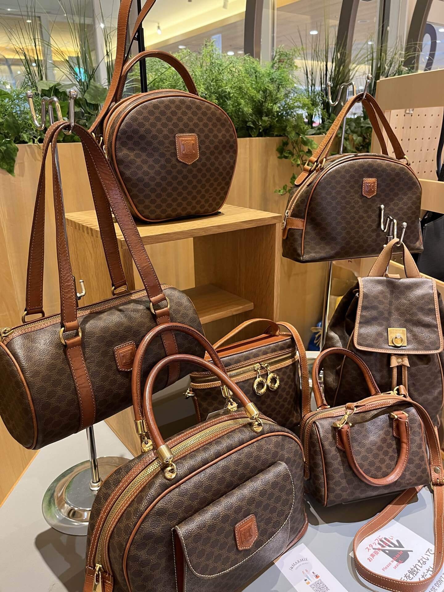 正規品【新品電池】CELINE トリオンフ/動作品 マカダム柄 ヴィンテージ CELINEヴィンテージ】マカダム柄の歴史と人気｜再注目の理由と