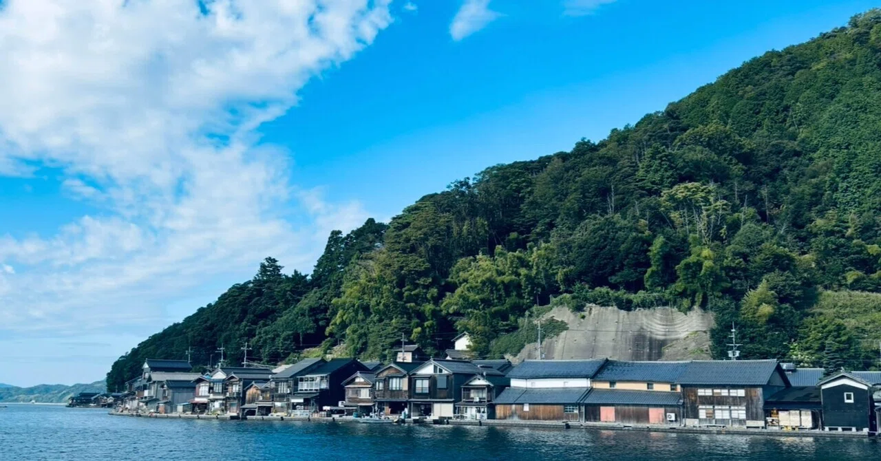 【京都・伊根の舟屋】舟屋と海と、静かな午後。|七瀬 翠|旅とNikonと。