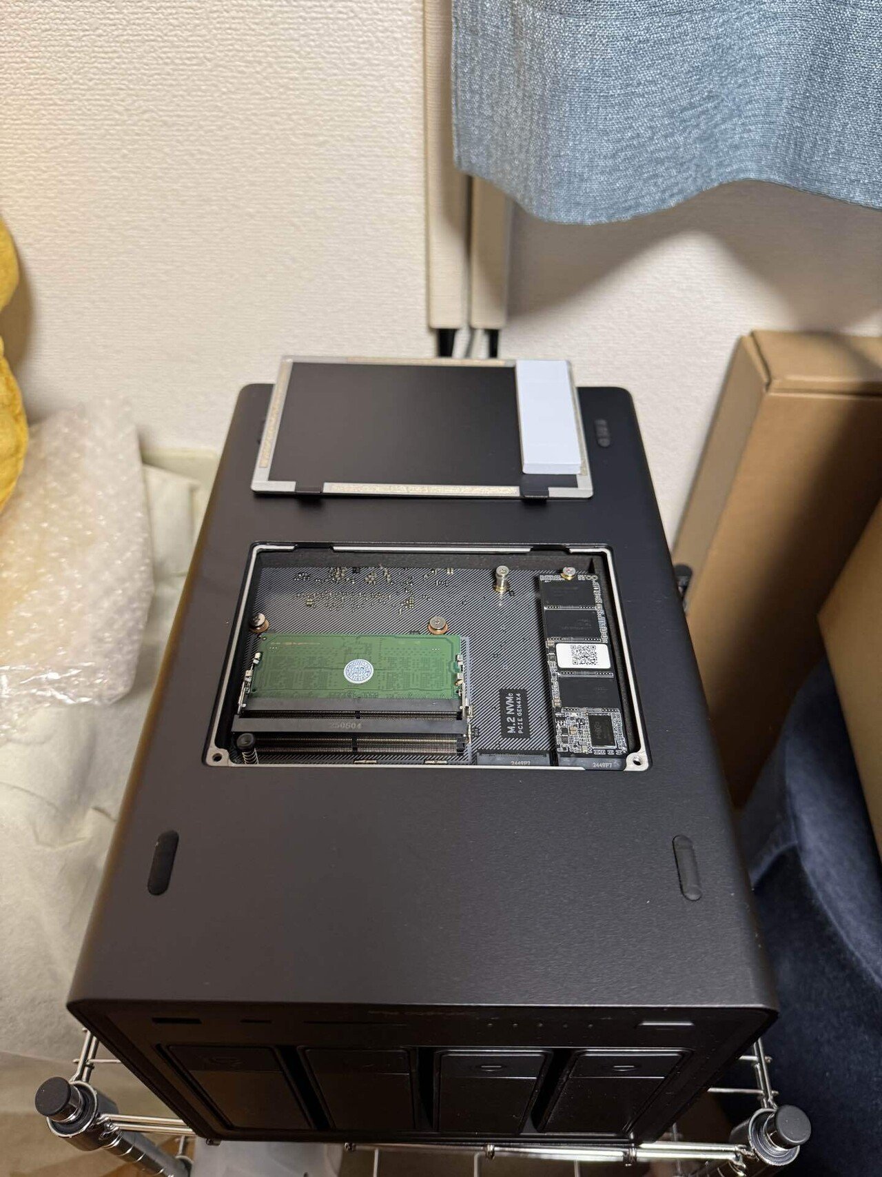 外付けハードディスク・ドライブ UGREEN NASync DXP4800 Plus NAS UGREEN 4ベイ NASストレージ - 136TB超大容量と高速10GbE転送