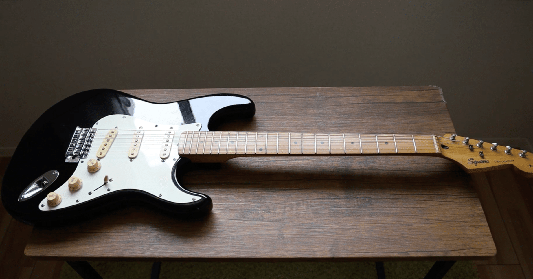 詳細不明のSquier Stratocaster 4｜Croquetteギター機材研究