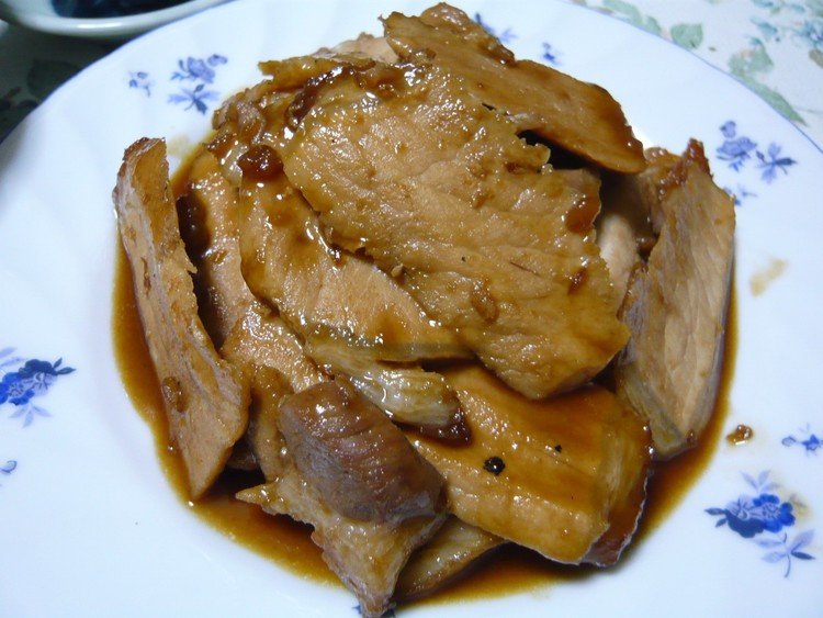 今日の晩御飯は豚ロース肉のソテー焼き豚風！！