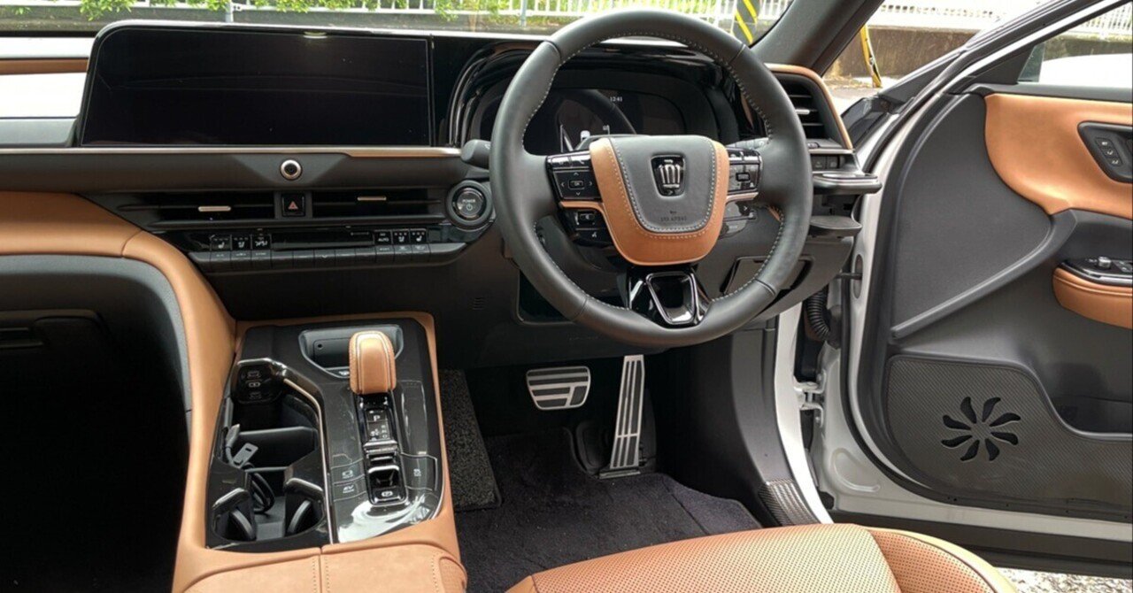 仕上がり感は抜群な！サンドブラウン内装クラウンスポーツです