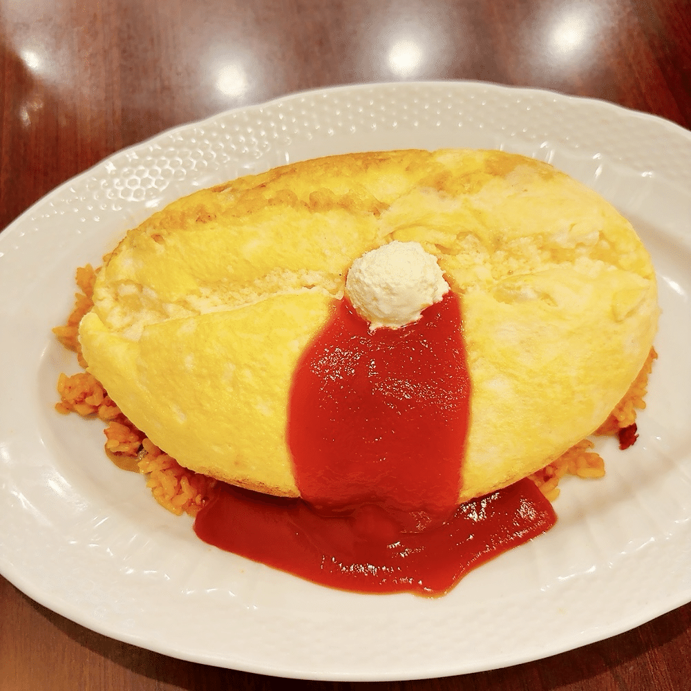 卵と私のふわふわスフレオムライス【食べ歩き】｜ひろいてん
