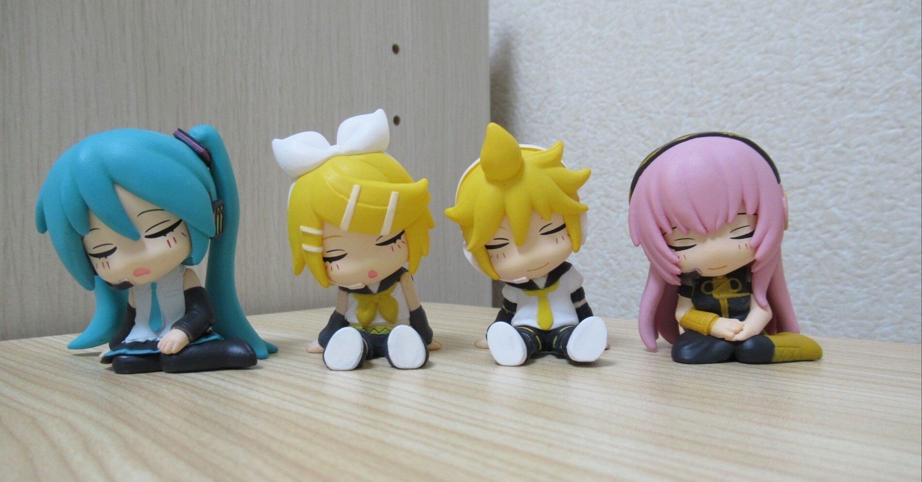 鏡音レン日記）肩ズンFig. 初音ミク｜ごろう