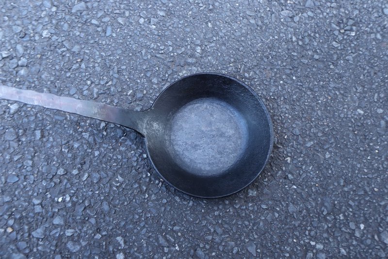 鉄のフライパンの再生とメンテナンス 樋口直哉 Travelingfoodlab Note